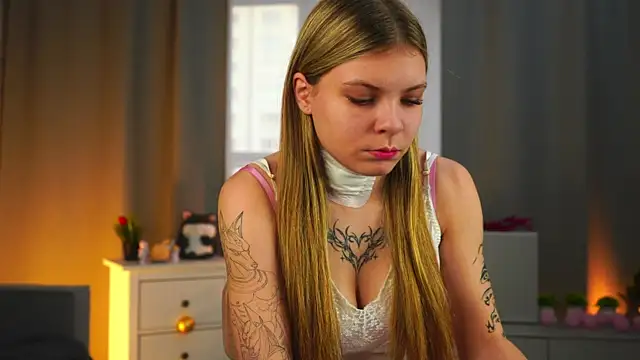 ZofiaPantano online show from April 2, 2026, 2:04 pm