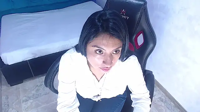 abril castanocm online show from February 17, 2026, 4:20 am