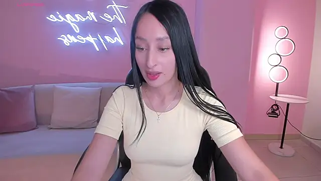 AmaraDivine online show from May 17, 2026, 11:34 pm