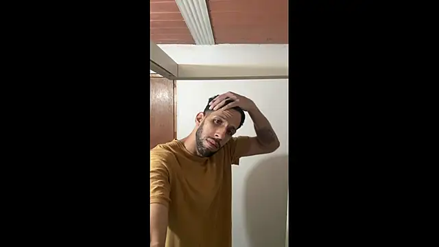 Snapshot of Karim_mansur chatting on April 4, 2026, 2:54 am Karim mansur online show from April 4, 2026, 2:54 am