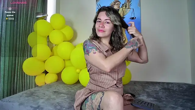 oriana thomson01 online show from May 20, 2026, 4:02 pm