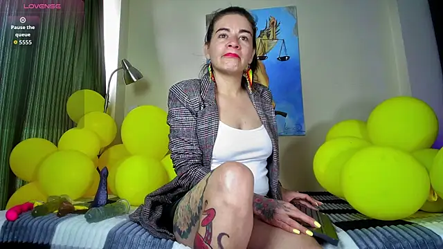 oriana thomson01 online show from May 22, 2026, 2:22 pm