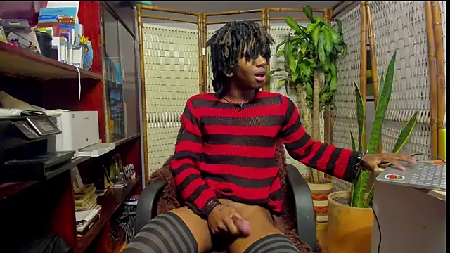 Snapshot of Mashall_lee chatting on April 15, 2026, 7:21 pm Mashall lee online show from April 15, 2026, 7:21 pm