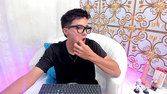 Snapshot of bad_boy_cum_ chatting on March 20, 2026, 9:47 am bad boy cum online show from March 20, 2026, 9:47 am