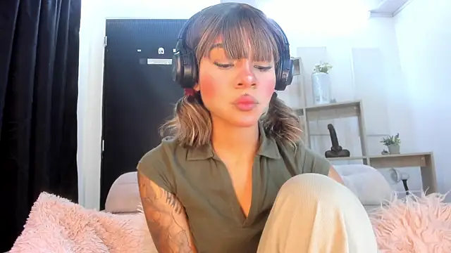 Tylla   online show from March 25, 2026, 5:13 am