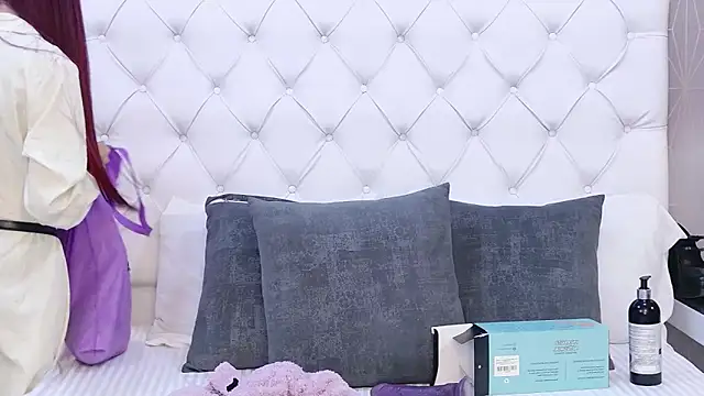 AntonellaEscudero online show from May 10, 2026, 4:01 pm