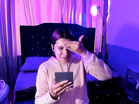 sara gray   online show from April 2, 2026, 9:01 pm