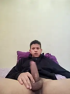 HOTCANINO online show from April 3, 2026, 4:49 pm
