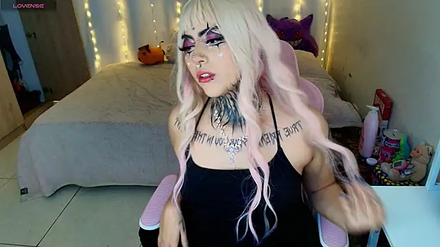 Snapshot of maliciaXpoison chatting on April 30, 2026, 11:42 pm maliciaXpoison online show from April 30, 2026, 11:42 pm