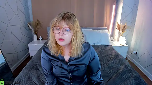 luna c0ra online show from February 22, 2026, 1:07 am