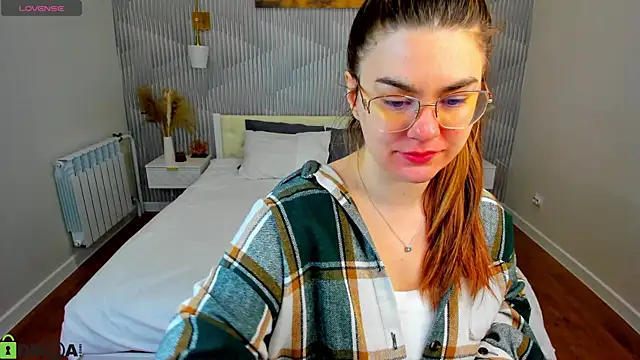 zoe j0y online show from March 17, 2026, 2:05 am