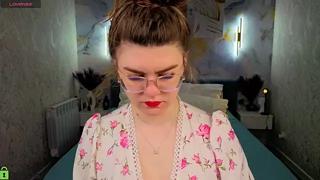 zoe j0y online show from April 1, 2026, 2:12 am