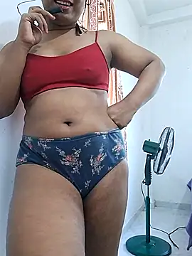 Snapshot of Queen_Saara chatting on March 15, 2026, 7:47 am Queen Saara online show from March 15, 2026, 7:47 am