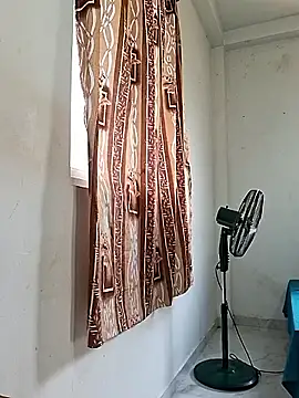 Snapshot of Queen_Saara chatting on March 30, 2026, 9:32 am Queen Saara online show from March 30, 2026, 9:32 am