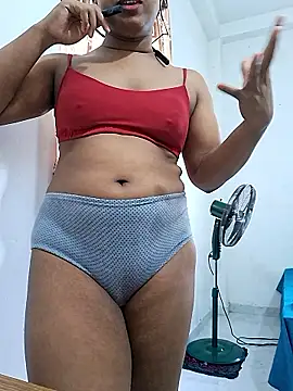 Snapshot of Queen_Saara chatting on April 9, 2026, 4:12 am Queen Saara online show from April 9, 2026, 4:12 am