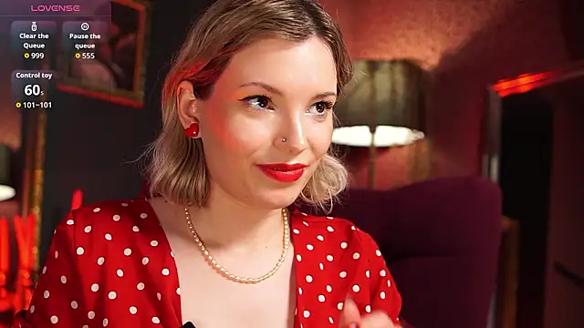 Snapshot of VinylKiss chatting on March 8, 2026, 2:04 am VinylKiss online show from March 8, 2026, 2:04 am