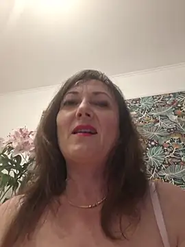 SaraGina online show from April 3, 2026, 8:29 pm