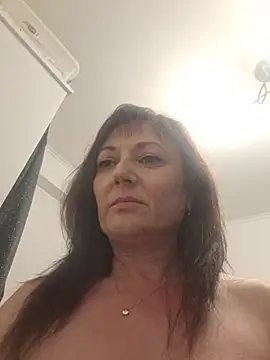 Snapshot of SaraGina chatting on April 24, 2026, 8:44 pm SaraGina online show from April 24, 2026, 8:44 pm