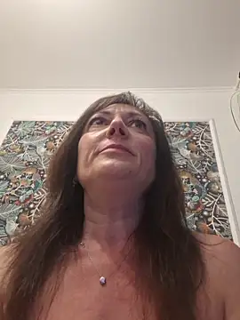 Snapshot of SaraGina chatting on April 28, 2026, 9:20 pm SaraGina online show from April 28, 2026, 9:20 pm