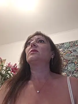 Snapshot of SaraGina chatting on April 29, 2026, 9:32 pm SaraGina online show from April 29, 2026, 9:32 pm