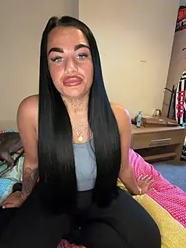 Snapshot of Darkfantisyx chatting on February 19, 2026, 4:03 pm Darkfantisyx online show from February 19, 2026, 4:03 pm