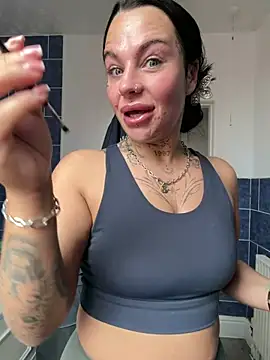 Snapshot of Darkfantisyx chatting on March 31, 2026, 1:44 pm Darkfantisyx online show from March 31, 2026, 1:44 pm