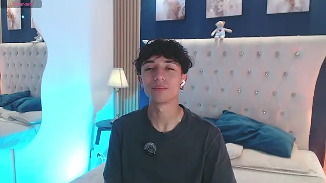 Snapshot of Aiden_Rivers_ chatting on July 7, 2026, 1:04 pm Aiden Rivers online show from July 7, 2026, 1:04 pm