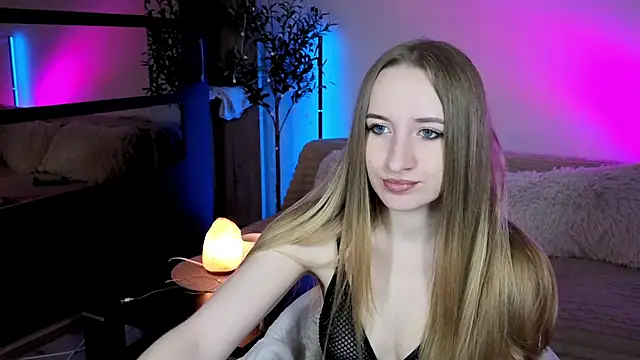 Oxy Foxie online show from May 16, 2026, 6:28 pm