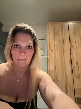MiaSommer online show from May 6, 2026, 5:40 pm