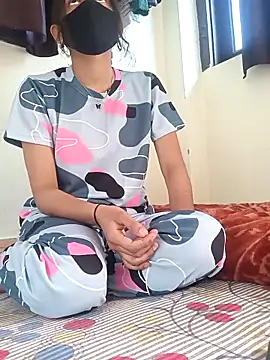 Snapshot of queen_roni chatting on February 16, 2026, 10:55 am queen roni online show from February 16, 2026, 10:55 am