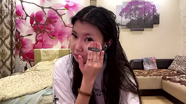 Snapshot of MaeRaads chatting on March 5, 2026, 6:26 pm MaeRaads online show from March 5, 2026, 6:26 pm