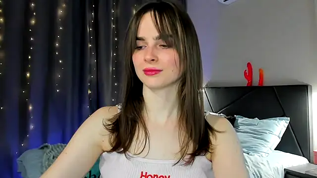 Snapshot of megann_fox2 chatting on March 4, 2026, 6:36 pm megann fox2 online show from March 4, 2026, 6:36 pm