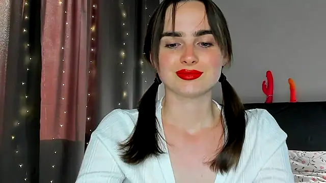 Snapshot of megann_fox2 chatting on May 28, 2026, 4:15 pm megann fox2 online show from May 28, 2026, 4:15 pm