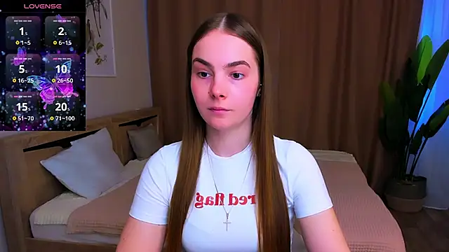 Snapshot of Maddy_Wood_ chatting on March 19, 2026, 2:43 pm Maddy Wood online show from March 19, 2026, 2:43 pm