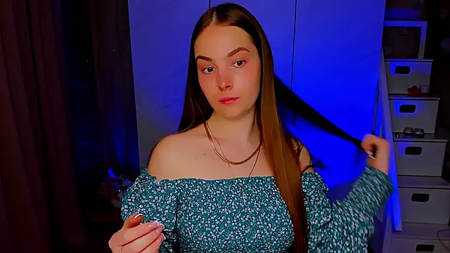 Maddy Wood  online show from May 7, 2026, 1:49 pm