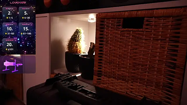 Snapshot of GlowBitch chatting on March 28, 2026, 8:08 pm GlowBitch online show from March 28, 2026, 8:08 pm