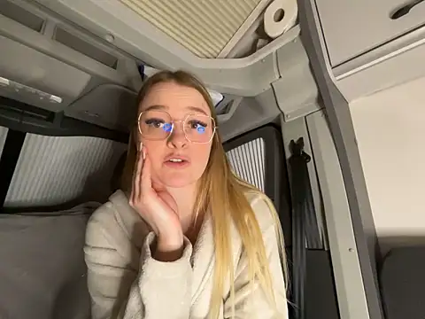 melanieTesss online show from February 21, 2026, 11:50 pm