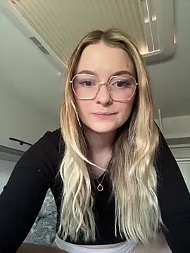 Snapshot of melanieTesss chatting on May 10, 2026, 7:57 am melanieTesss online show from May 10, 2026, 7:57 am