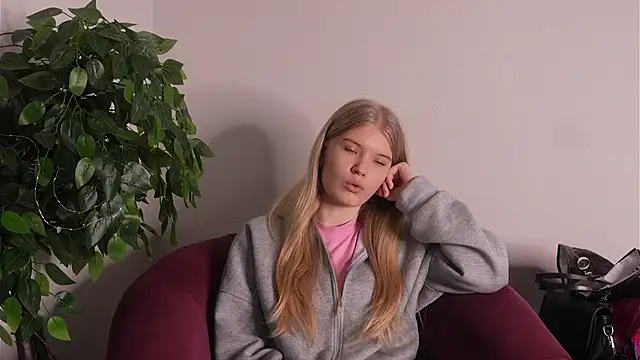 Snapshot of MelanyRuch chatting on February 17, 2026, 5:26 am MelanyRuch online show from February 17, 2026, 5:26 am