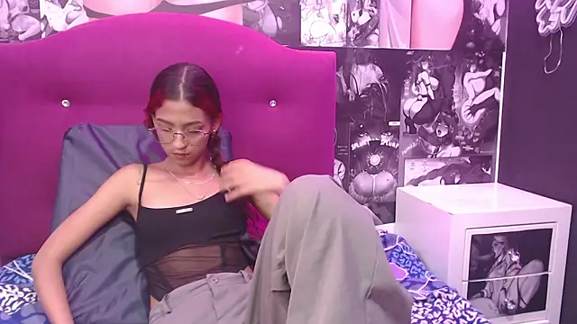 Snapshot of violet_angel13 chatting on March 24, 2026, 2:33 pm violet angel13 online show from March 24, 2026, 2:33 pm