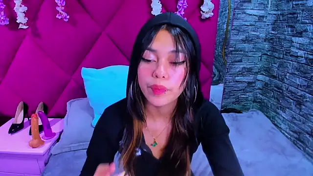 Snapshot of alana_deivis chatting on May 6, 2026, 2:40 am alana deivis online show from May 6, 2026, 2:40 am