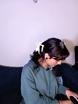 Lili  Clan online show from March 4, 2026, 11:00 pm