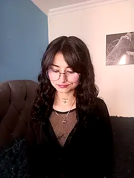 Lili  Clan online show from April 29, 2026, 8:37 pm