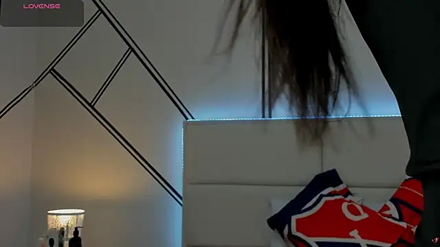 evangeline valencia online show from March 28, 2026, 10:09 pm