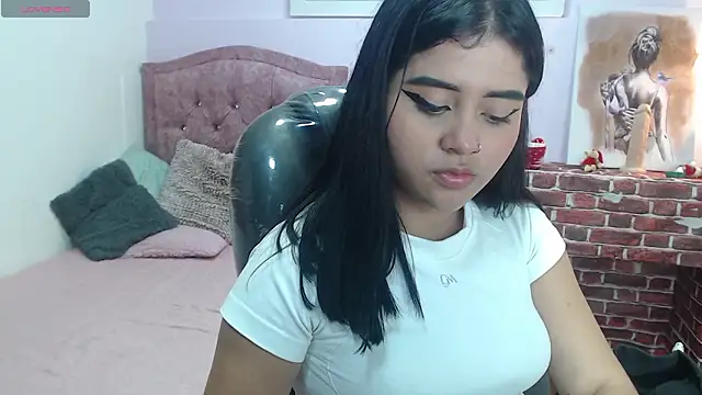 Snapshot of mila_quin chatting on March 11, 2026, 8:04 pm mila quin online show from March 11, 2026, 8:04 pm