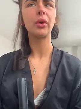 Amberbanxx online show from May 13, 2026, 10:45 am