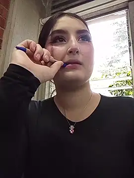 zoe moon   online show from March 28, 2026, 4:28 pm