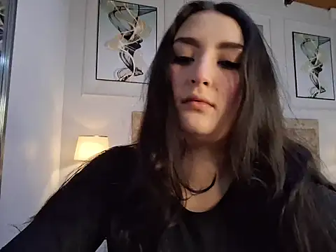 zoe moon   online show from May 13, 2026, 11:18 am