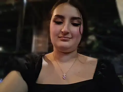 zoe moon   online show from June 14, 2026, 12:52 am