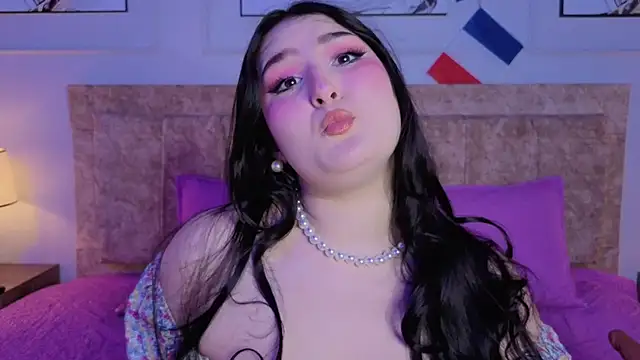 zoe moon   online show from July 5, 2026, 2:35 pm